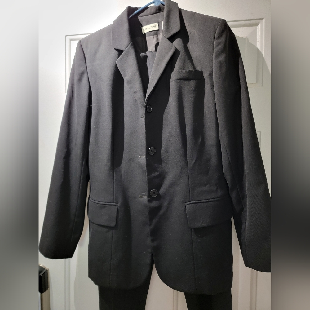 Ann Taylor black pant suit size 6